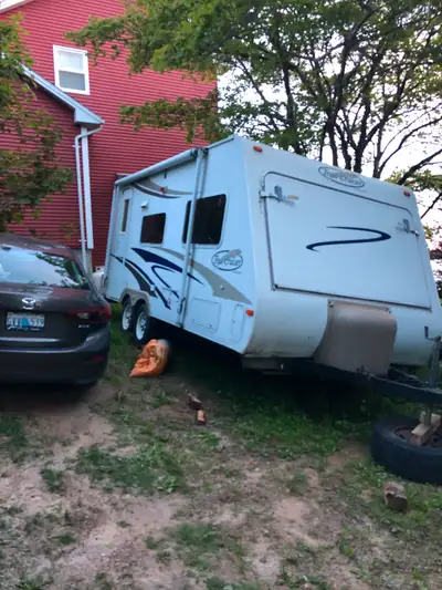 19 foot trail cruise trailer wood floor is soft fridge and stove were removed Very solid roof and wa...