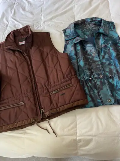 Vestes de ski sans manches**usagées,used**Sleeveless ski vests, View more