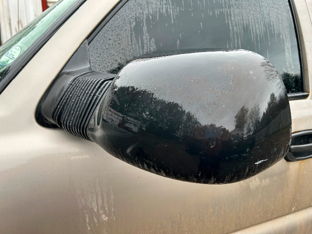 Looking to buy a side mirror like in pictures in Other Parts & Accessories in Barrie - Image 3