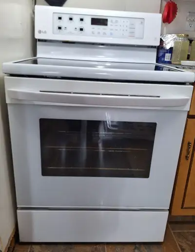 LG  CONVECTION/GLASS TOP ELECTIC RANGE **OVEN NEEDS REPAIR**, View more