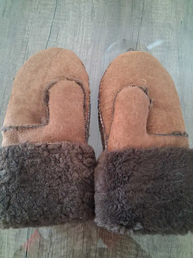 Recycled suede and fur mittens in Other in Winnipeg - Image 2