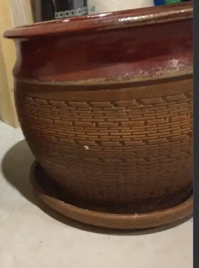 A Large ceramic pot with a drain hole and saucer.63882168734979121
