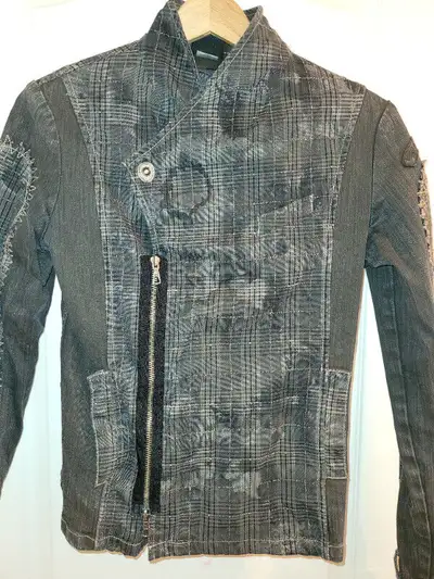 Lady M Parasuco Jean Jckt 10$, View more