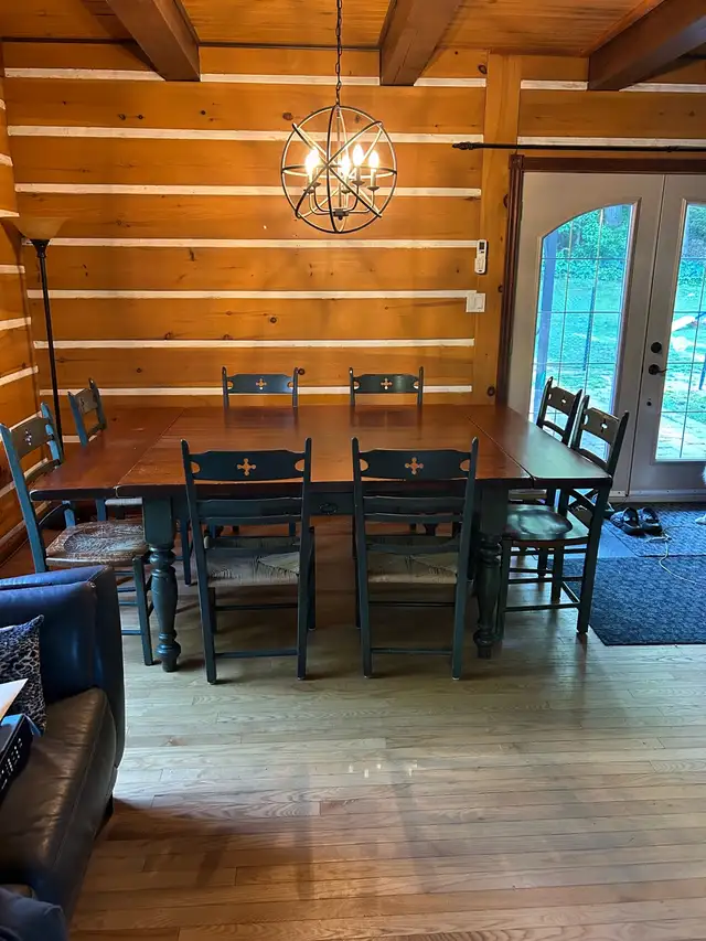 Dinning table and chairs in Dining Tables & Sets in Laval / North Shore - Image 7