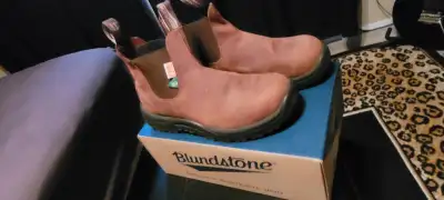 Blundstone  8.5  Steel Toed Boots (New), View more