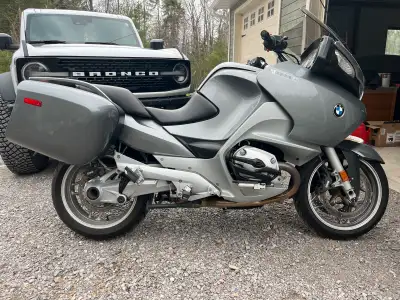Excellent condition. 91500 kms.WRS shorty windscreen. Delkevic slip on. Stock windscreen and exhaust...