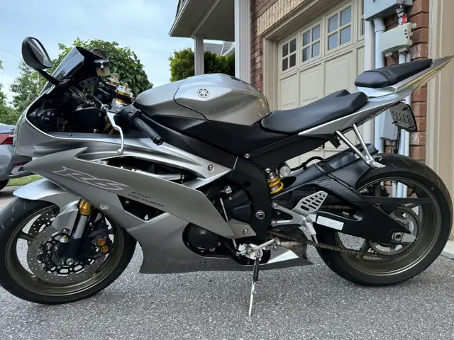 2008 Yamaha R6  in Sport Bikes in Oshawa / Durham Region - Image 4