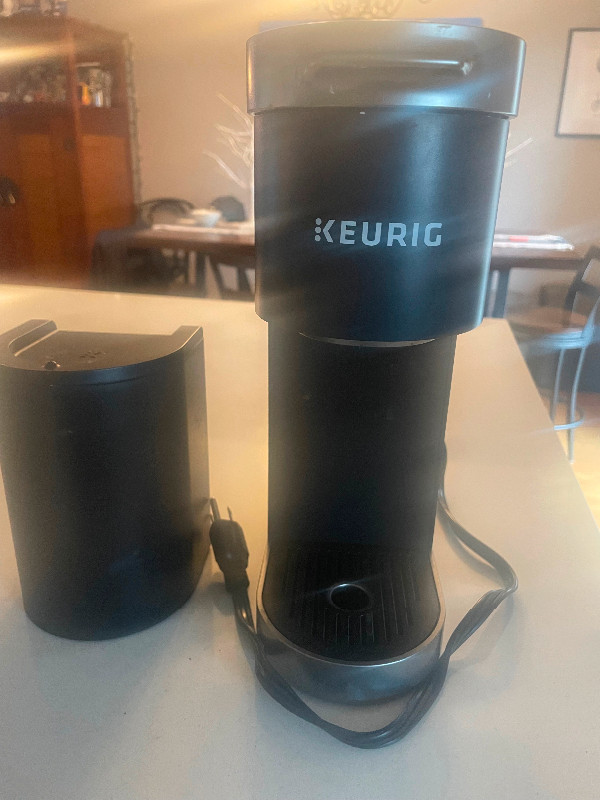 $50 - Single Serve Keurig Coffee Machine (Black) in Coffee Makers in Burnaby/New Westminster