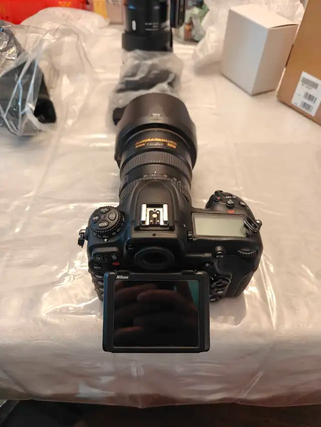 Nikon D500 + 17-55mm f2.8, only 10k shutter actuations62863270705538122