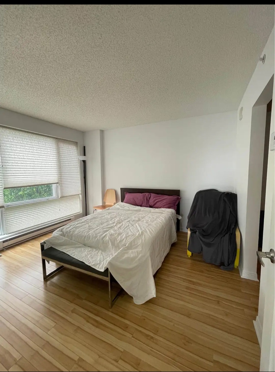 Condo 4½ – 5e étage, terrasse privée, métro 1 min – 1st nov. 3