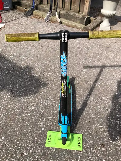 In very good condition. We never left the scooter outside in the rain. My son has outgrown this scoo...