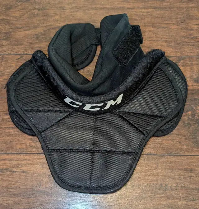 Goalie Equipment  in Hockey in Markham / York Region - Image 8