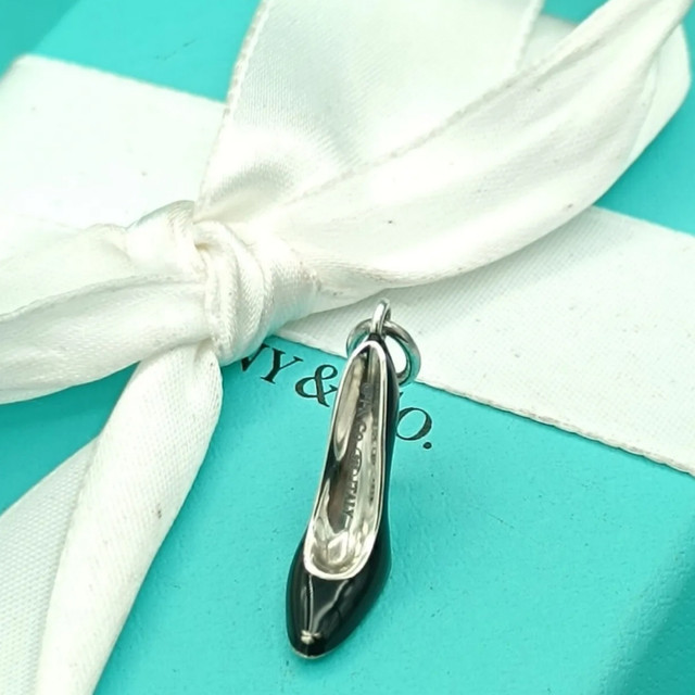 Tiffany Shoe Charm  in Jewellery & Watches in Medicine Hat - Image 4
