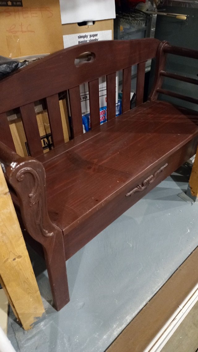Wooden Bench with the storage 42x16 in Good Condition  in Chairs & Recliners in Oshawa / Durham Region - Image 2