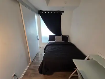 Room for Rent in Downtown Toronto – 197 Yonge St (Massey Tower) Rent: $1200 (All Utilities Included)...