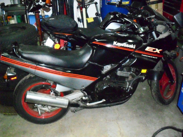 RÉDUITE : kawazaki EX 500 1990 bas millage,papiers perdus dans Routières sportives  à Ville de Montréal - Image 2