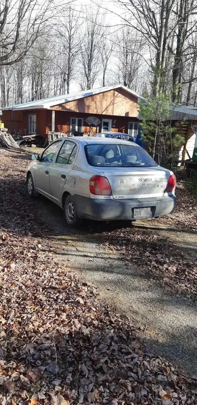 Toyota Echo 2002 pour piéces Rancardé. 700$