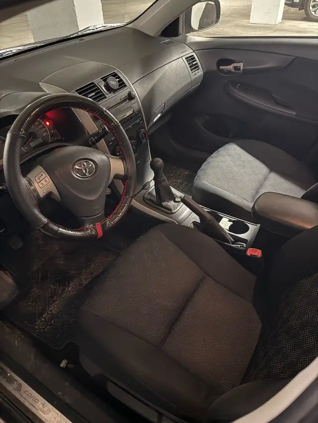2009 Toyota Corolla S Manual in Cars & Trucks in Kitchener / Waterloo - Image 7