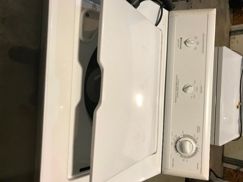 Frigidaire matching set ! Washer and gas dryer 20.000 BTU Washers