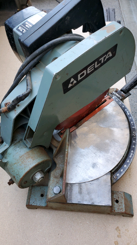 Delta 10" miter saw in Power Tools in Calgary - Image 5