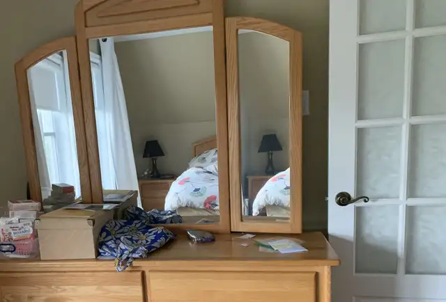 Tête de lit ET miroir pour commode en bois véritable in Dressers & Wardrobes in Longueuil / South Shore - Image 4