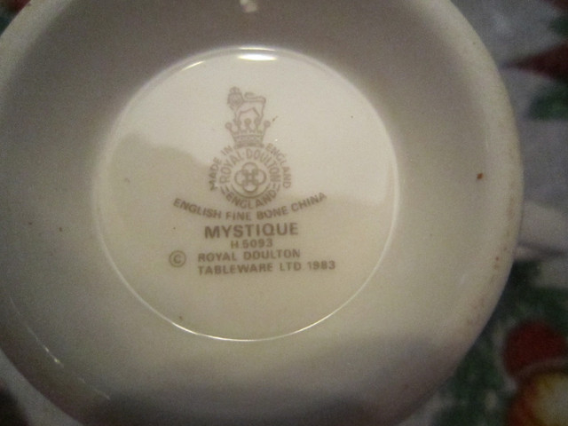 Fine bone china set, MYSTIQUE by Royal Doulton in Arts & Collectibles in Charlottetown - Image 3
