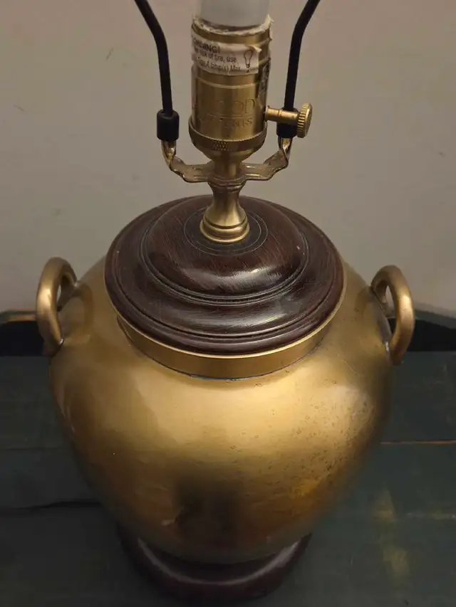 Vintage Wildwood brass table lamp (USA) in Indoor Lighting & Fans in City of Toronto - Image 10