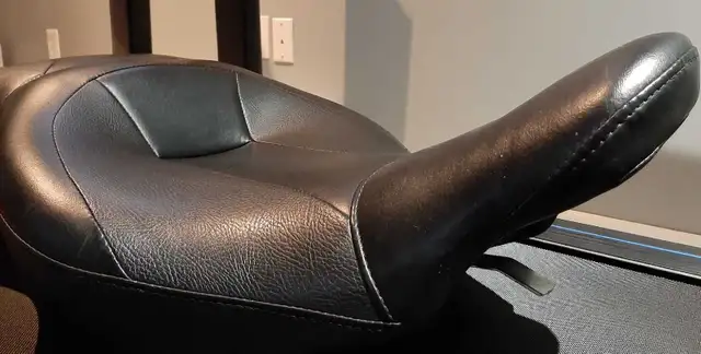 Harley Davidson Seat in Motorcycle Parts & Accessories in Ottawa - Image 4