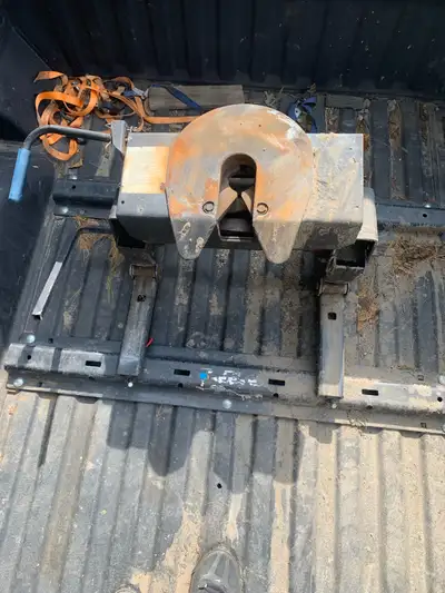 5th wheel hitch 250$ OBO