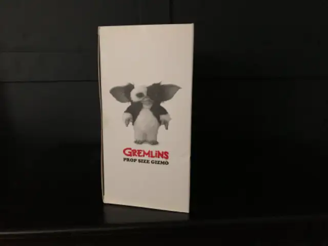 Medicom w/Box Gremlins Gizmo Mogwai 1/1 Scale Prop c/w box in Arts & Collectibles in Mississauga / Peel Region - Image 7