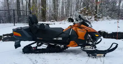 2017 Skidoo Grand Touring. 4700 kilometers. In perfect condition, always stored indoors. Maintained...