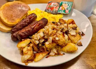 Hiring: Full-Time Line Cook – Breakfast Restaurant (Embrun, ON) - We are a busy breakfast restaurant...