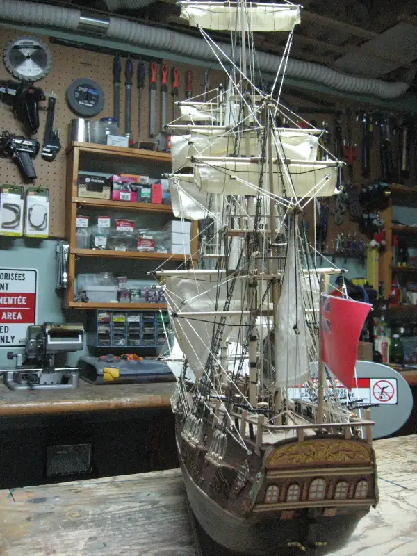 Voilier HMS Endeavour modèle reduit en bois in Hobbies & Crafts in Laval / North Shore - Image 3