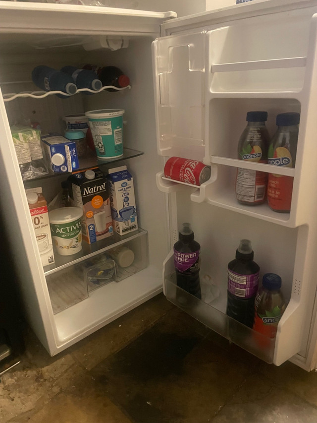 Bar Fridge / Half fridge - Like New !!!! $100 obo in Refrigerators in Hamilton - Image 2