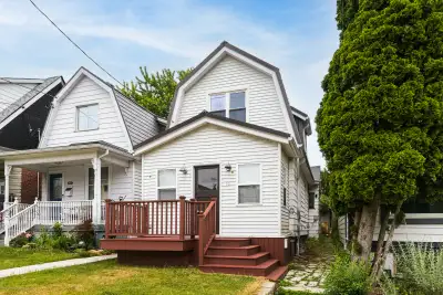 2+1 bed and 2 full bath available for rent from 1st August. 5 mins walk from woodbine subway station...