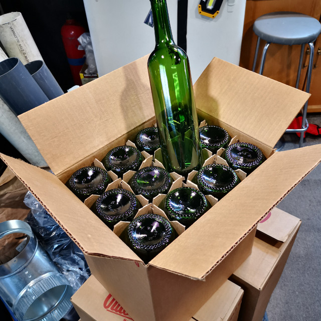 Wine bottles 60 new $1 each   and 20 used cleaned in Hobbies & Crafts in Ottawa