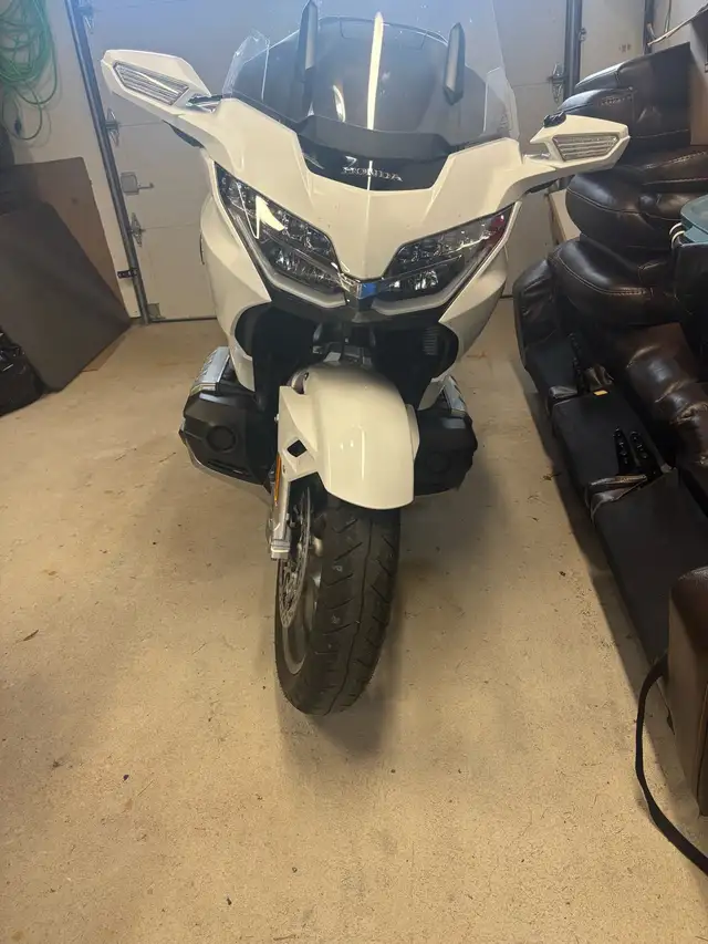 2018 Honda Goldwing Tour in Touring in Timmins - Image 5