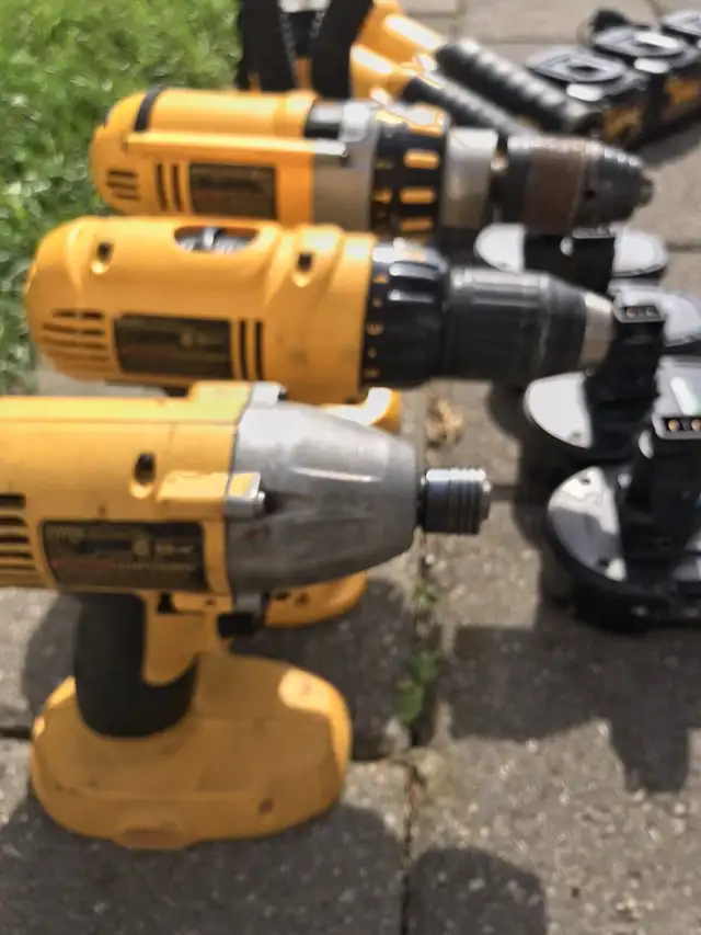 Dewalt drills, sawzall, flashlight,batteries, chargers in Hobbies & Crafts in London - Image 5