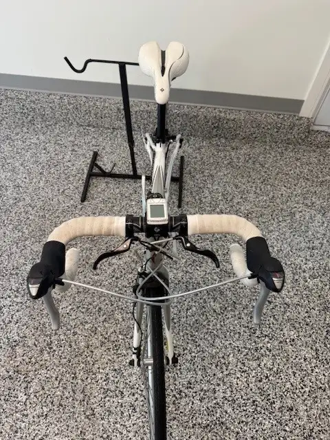 Vélo de route Spécialized in Road in Laurentides - Image 3