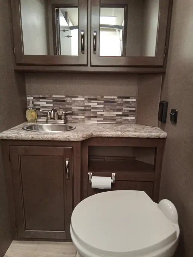 2019 Thor Four Winds 28A Chevy Motorhome in RVs & Motorhomes in Sarnia - Image 11
