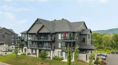 CONDO À LOUER À BROMONT Magnifique petite condo à louer à Bromont. Un tout inclus , très bien situé...