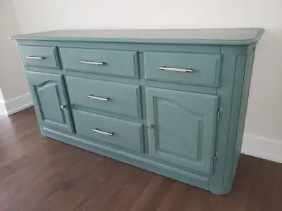 Wide solid hardwood dresser with LOTS of room for storage. This one has 5 drawers (ones with bar han...