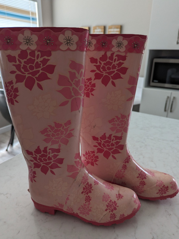 Ladies Rubber boots in Women's - Shoes in Winnipeg