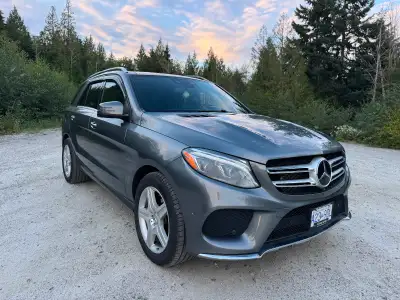 Mercedes-Benz GLE 550e 4MATIC is a plug-in hybrid luxury SUV , all possible options line assist , se...
