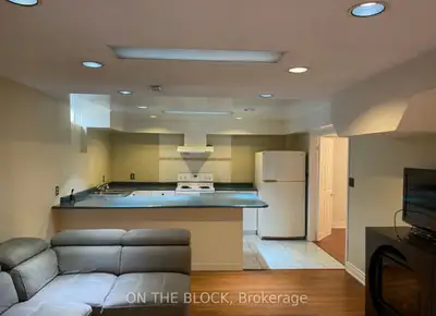 Three Bedroom Basement Apartment 401 & Meadowvale, $2300