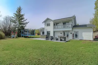 Lakefront Home on Stuart Lake This updated lake house is perfectly situated on the sandy shores of S...