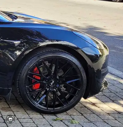 Front: 235/35/20 Back; 275/30/20 Tires: Michelin Pilot Sport AS3 Back are used 1 summer