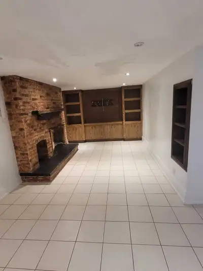 Bright 1 Bedroom Basement w/ Private Entrance & Parking – Richmond Hill 262 Axminster Dr, Richmond H...