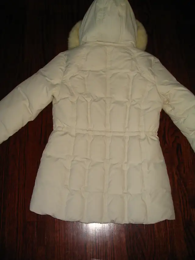 LADIES DOWN WINTER COAT WITH GENUINE FUR HOOD in Women's - Tops & Outerwear in Strathcona County - Image 4