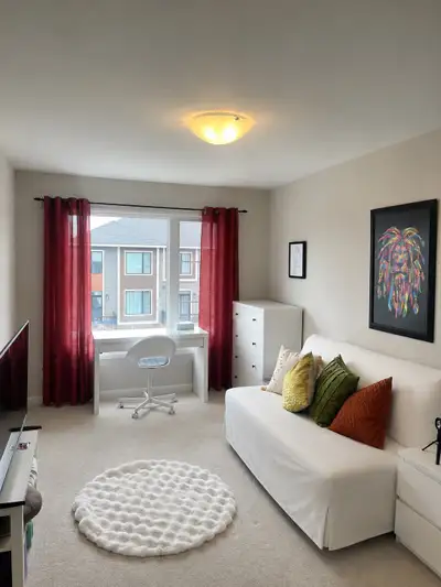 Looking for FEMALE room mate for my 2 bedroom townhouse in Avalon west, Orleans, ON. All utilities i...